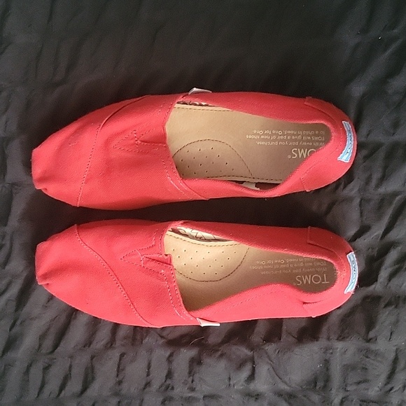 Tom's Slip on - Picture 1 of 4